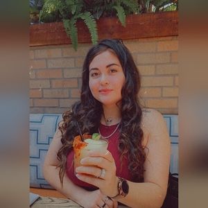 Meet your Posher, Raquel